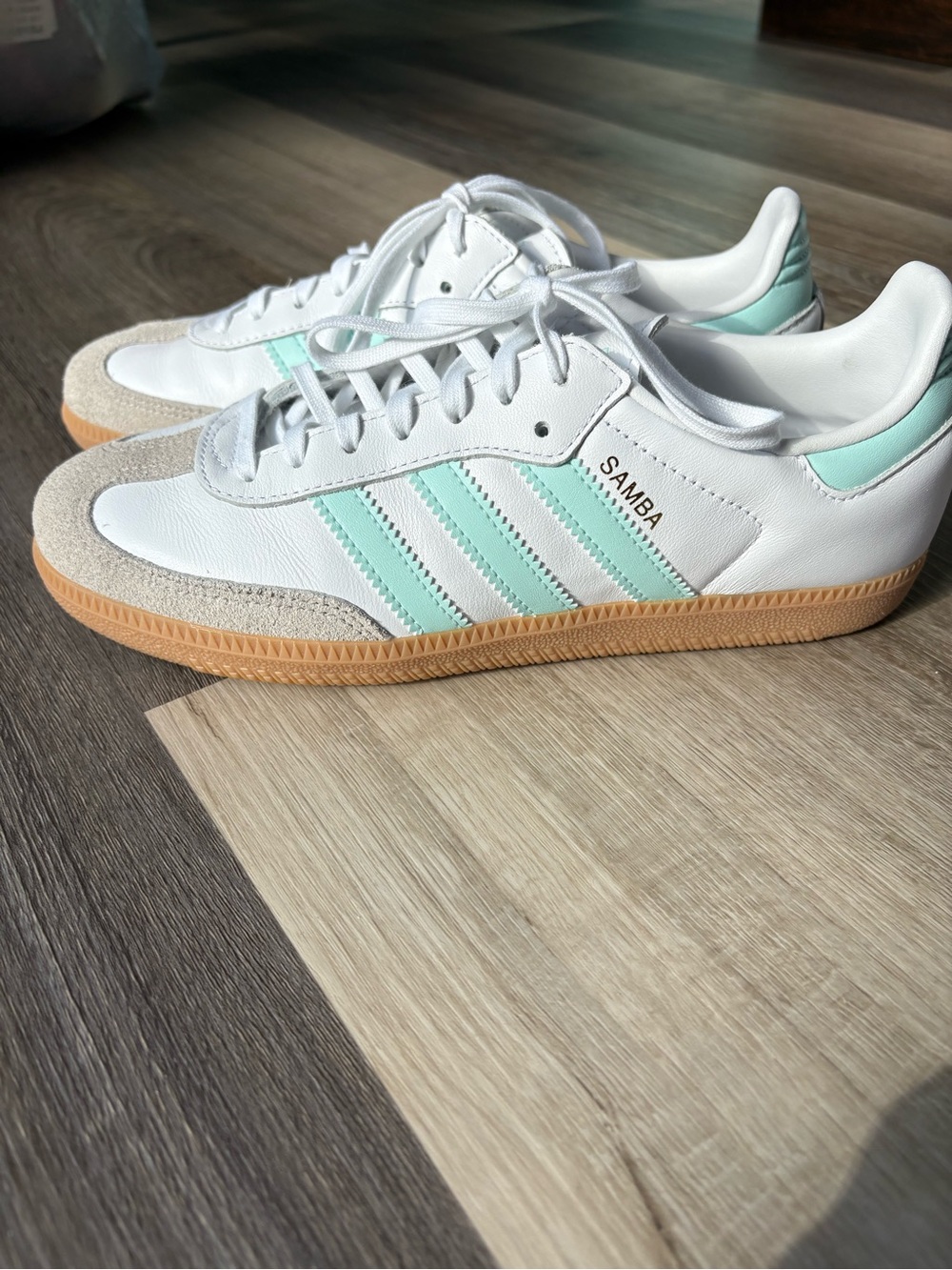 Kids size 6.5/Womens size 8 adidas Samba Sneakers in White with Mint Accents
